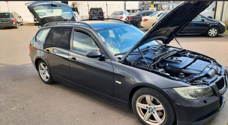 Gebraucht BMW 320 163 PS (119 kW) 2007 Schwarz Kombi