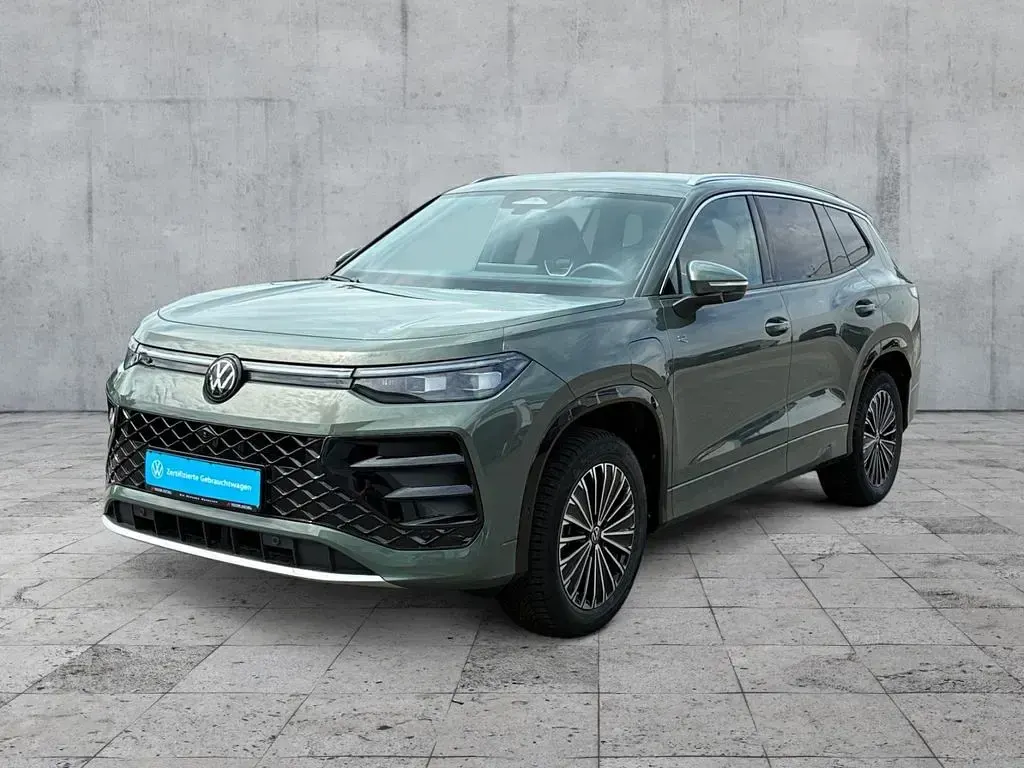 Gebraucht VW Tayron R-line 204 PS (150 kW) 2025 Cipressinogrün metallic SUV