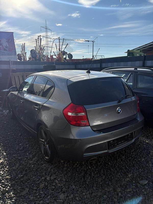 Grau Gebraucht 2009 BMW 118 M Sport Kleinwagen | 3.200 € (Guter Preis) - Bild 1/4