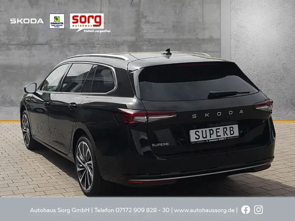 Gebraucht Skoda Superb LAURIN & KLEMENT 150 PS (110 kW) 2024 Schwarz Kombi