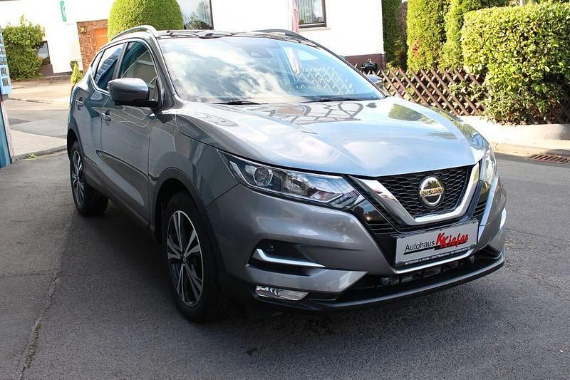 Grau Gebraucht 2019 Nissan Qashqai N-Connecta SUV | 18.500 € (Etwas zu teuer) - Bild 1/4