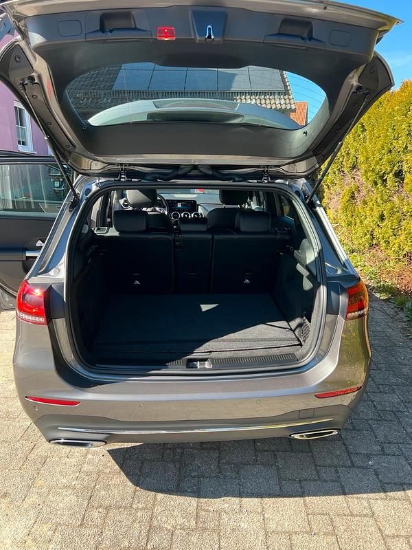 Gebraucht Mercedes B220 190 PS (139 kW) 2019 Grau Van / Kleinbus