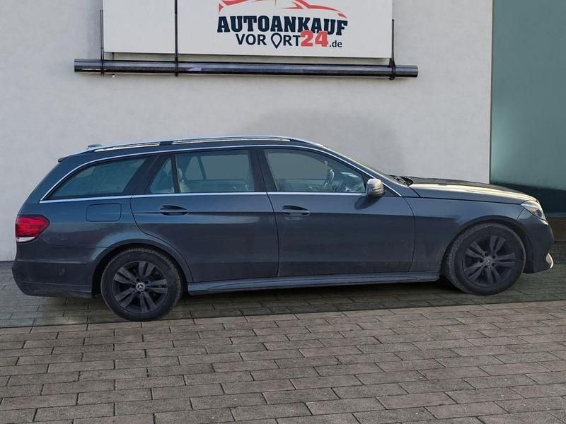 Gebraucht Mercedes E250 204 PS (150 kW) 2016 Tenoritgrau Limousine