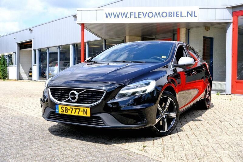 Schwarz Gebraucht 2018 Volvo V40 Business Edition Kombi | 12.450 € (Guter Preis) - Bild 1/4
