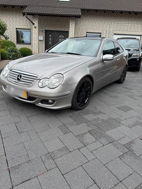 Grau Gebraucht 2005 Mercedes C230 Coupé | 6.500 € - Bild 1/4