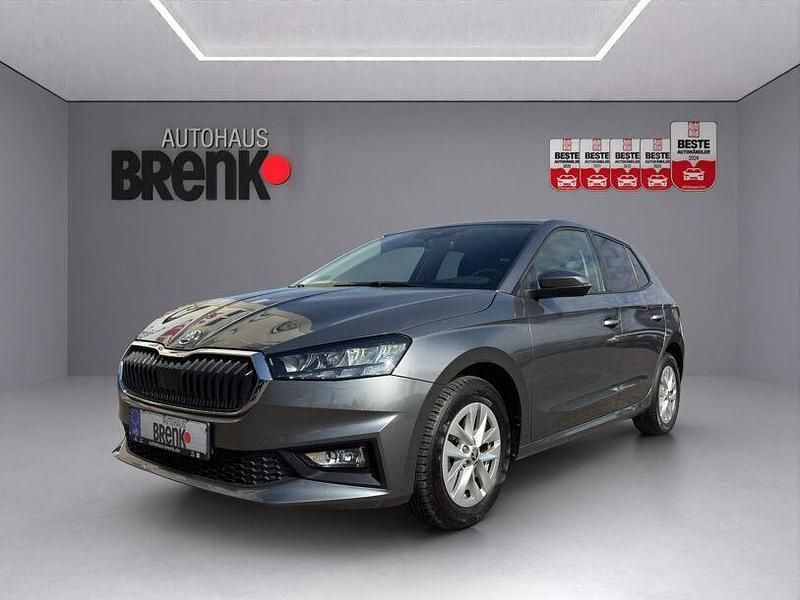 Grau Gebraucht 2022 Skoda Fabia Ambition Limousine | 14.290 € (Fairer Preis) - Bild 1/3