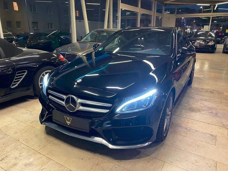 Schwarz Gebraucht 2016 Mercedes C220 AMG line Limousine | 17.499 € (Fairer Preis) - Bild 1/4