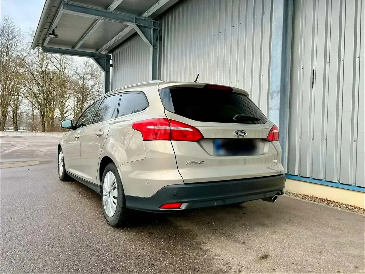 Gebraucht Ford Focus Titanium 182 PS (133 kW) 2015 Braun Kombi