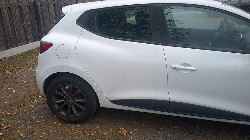 Gebraucht Renault Clio IV Life 75 PS (55 kW) 2017 Weiß Limousine