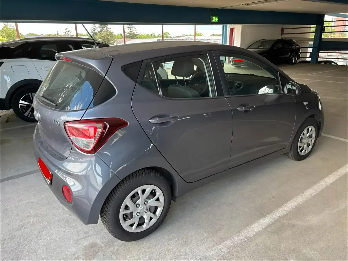 Gebraucht Hyundai i10 63 PS (46 kW) 2019 Grau Kleinwagen