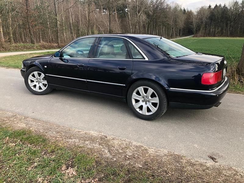 Gebraucht Audi A8 260 PS (191 kW) 1999 Blau Limousine