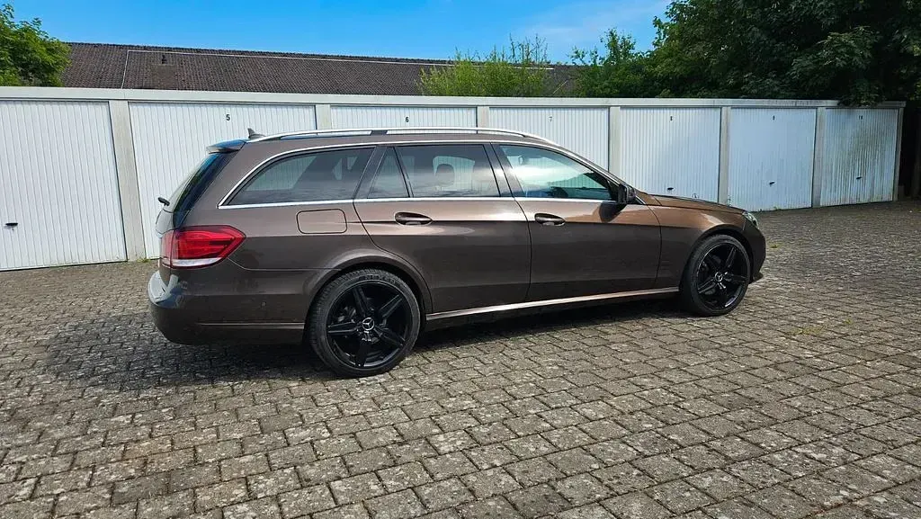 Gebraucht Mercedes E300 231 PS (169 kW) 2014 Braun Limousine
