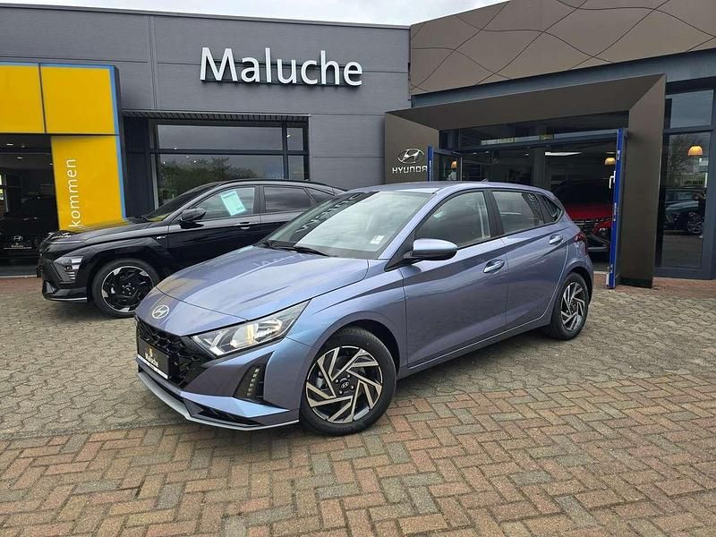 Neu Hyundai i20 Trend 101 PS (74 kW) 2025 Meta blue / mic Limousine