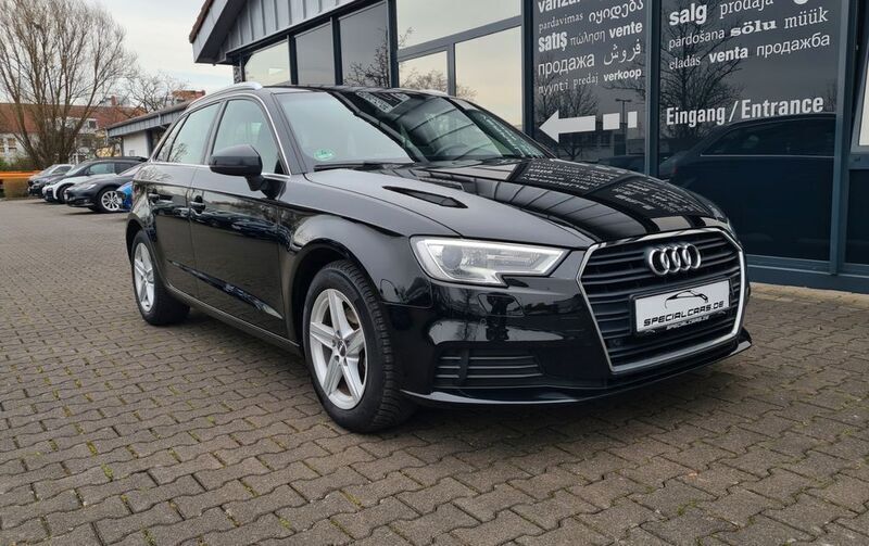 Schwarz Gebraucht 2017 Audi A3 Sportback Ambiente Limousine | 12.990 € (Guter Preis) - Bild 1/4