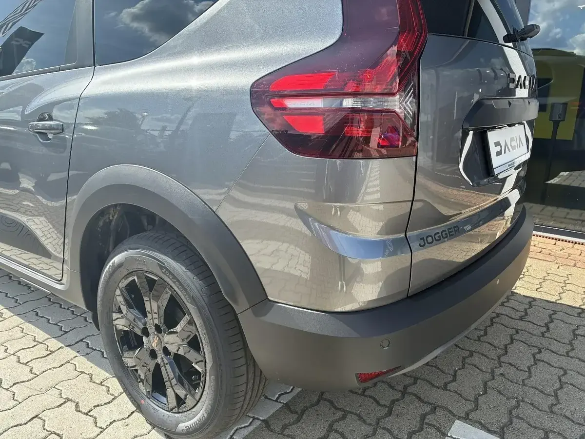 Neu Dacia Jogger Extreme 110 PS (80 kW) 2025 Dolomitgrau (grau) Van / Kleinbus