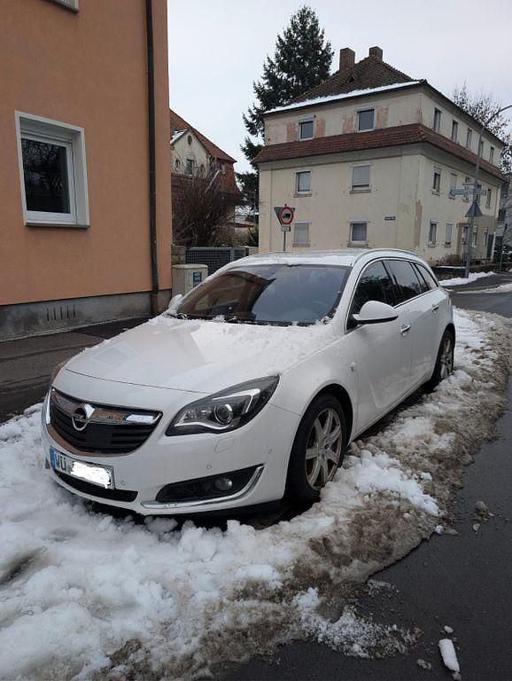 Weiß Gebraucht 2016 Opel Insignia Business Innovation Kombi | 7.900 € (Superpreis) - Bild 1/4