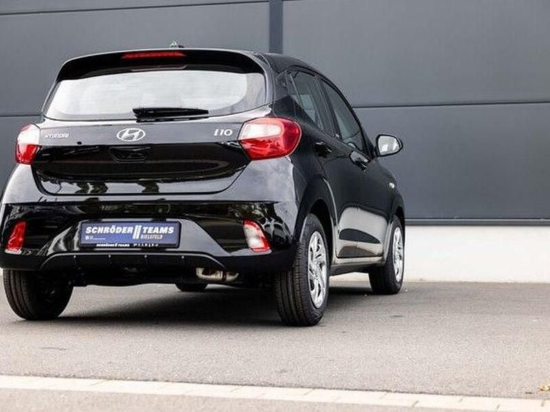 Gebraucht Hyundai i10 Select 67 PS (49 kW) 2022 Schwarz Kleinwagen