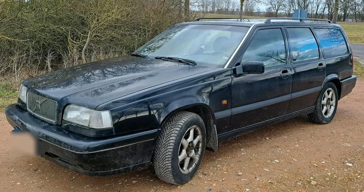 Second-hand Volvo 850 144 CP (105 kW) 1995 Negru Break
