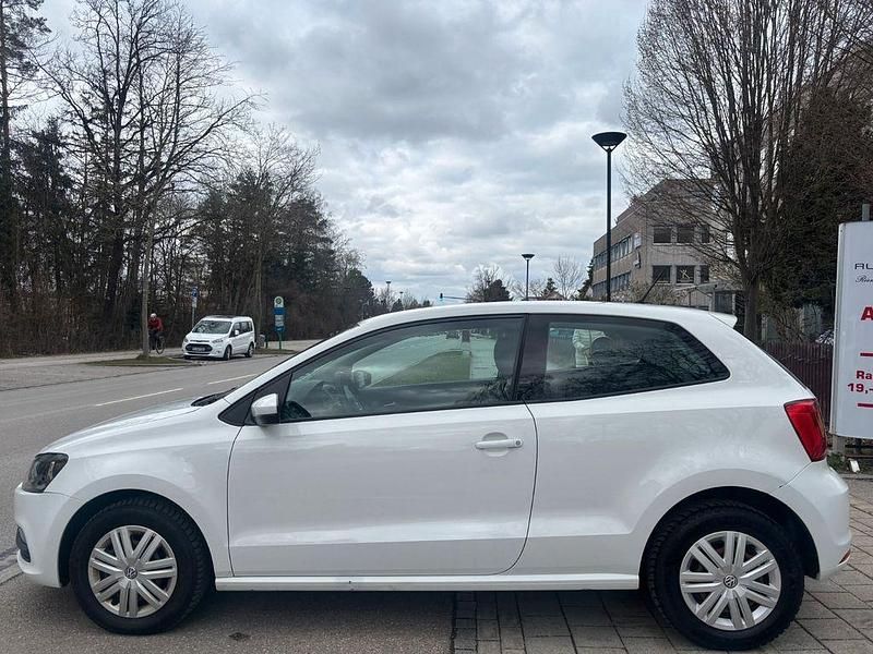 Gebraucht VW Polo Trendline 60 PS (44 kW) 2015 Weiß Limousine