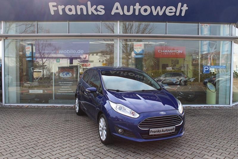 Gebraucht Ford Fiesta Titanium 101 PS (74 kW) 2015 Blau Kleinwagen
