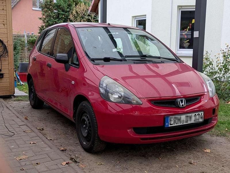 Rot Gebraucht 2004 Honda Jazz Cool Kleinwagen | 650 € (Guter Preis) - Bild 1/4