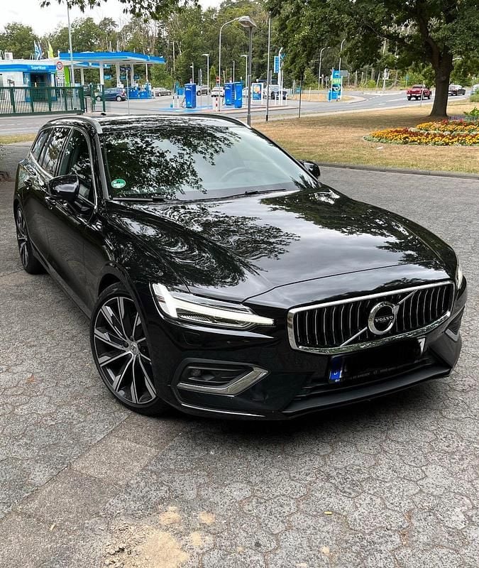 Schwarz Gebraucht 2019 Volvo V60 Kombi | 26.900 € (Fairer Preis) - Bild 1/4