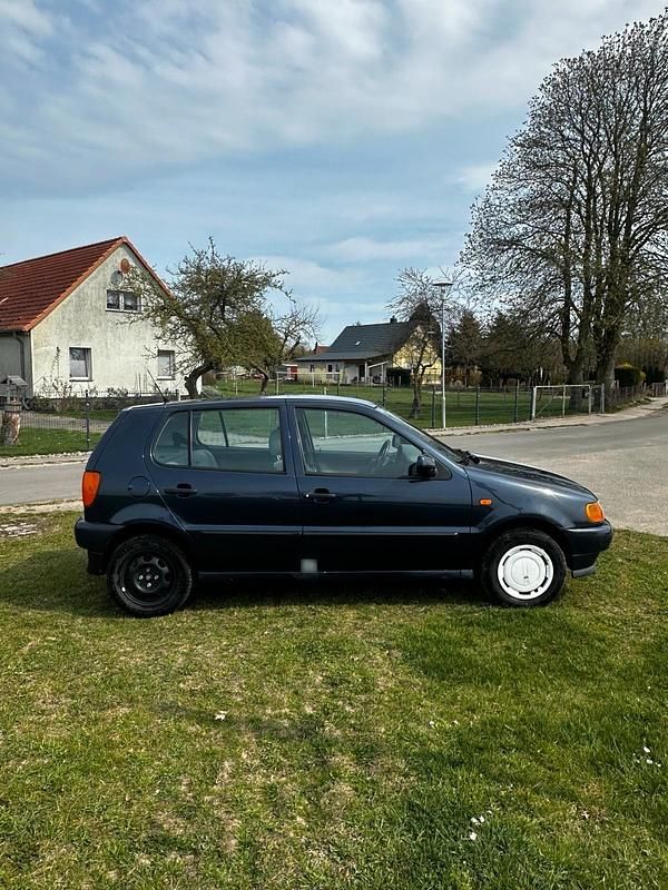Usata VW Polo 50 CV (36 kW) 1997 Blu Utilitaria