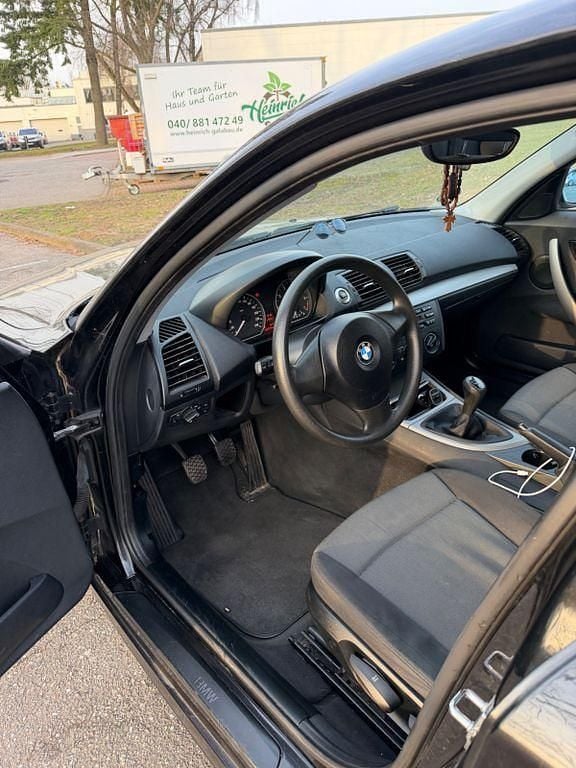 Gebraucht BMW 116 122 PS (89 kW) 2007 Schwarz Kleinwagen