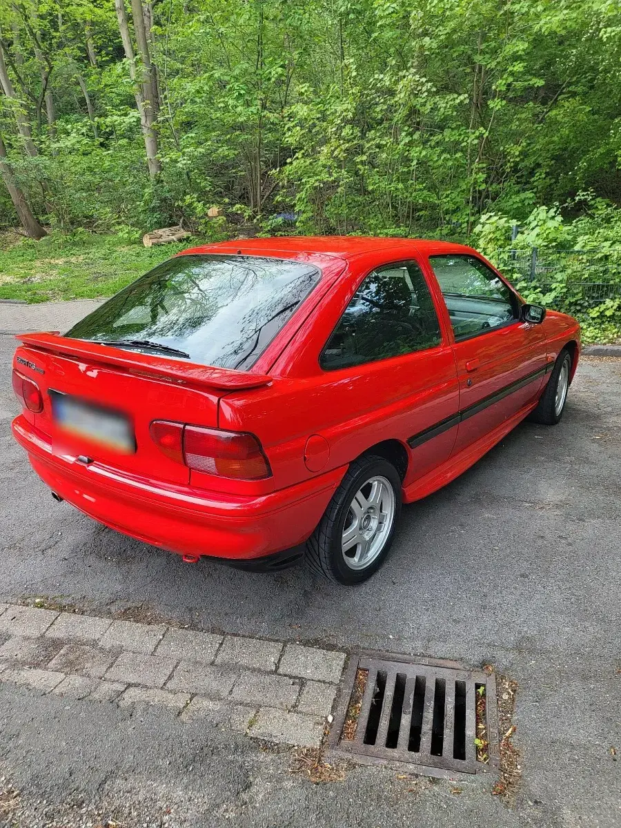 Używany Ford Escort RS 150 KM (110 kW) 1993 Czerwony Coupe
