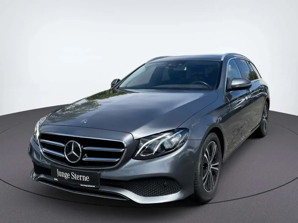 Gebraucht Mercedes E200 Avantgarde 197 PS (144 kW) 2020 Metalliclack selenitgrau Kombi