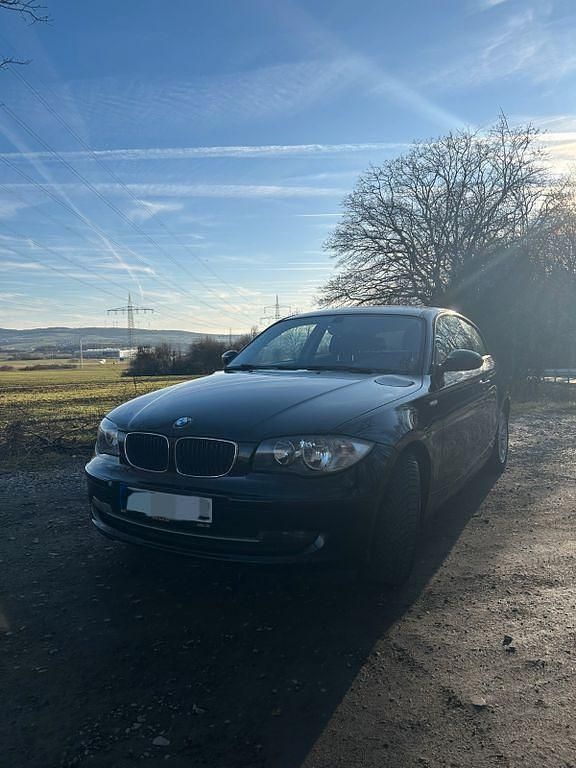 Schwarz Gebraucht 2009 BMW 116 Kleinwagen | 2.500 € (Fairer Preis) - Bild 1/4