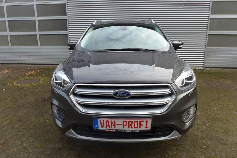 Grau Gebraucht 2019 Ford Kuga Titanium SUV | 16.400 € (Fairer Preis) - Bild 1/4
