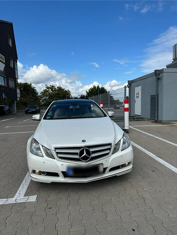 Gebraucht Mercedes E350 231 PS (169 kW) 2009 Weiß Coupé
