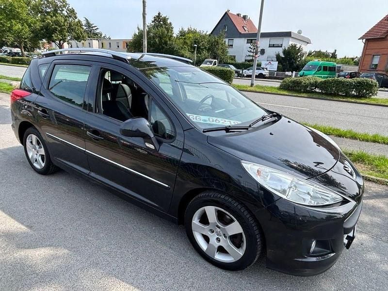 Gebraucht Peugeot 207 Premium 111 PS (81 kW) 2012 Schwarz Kombi