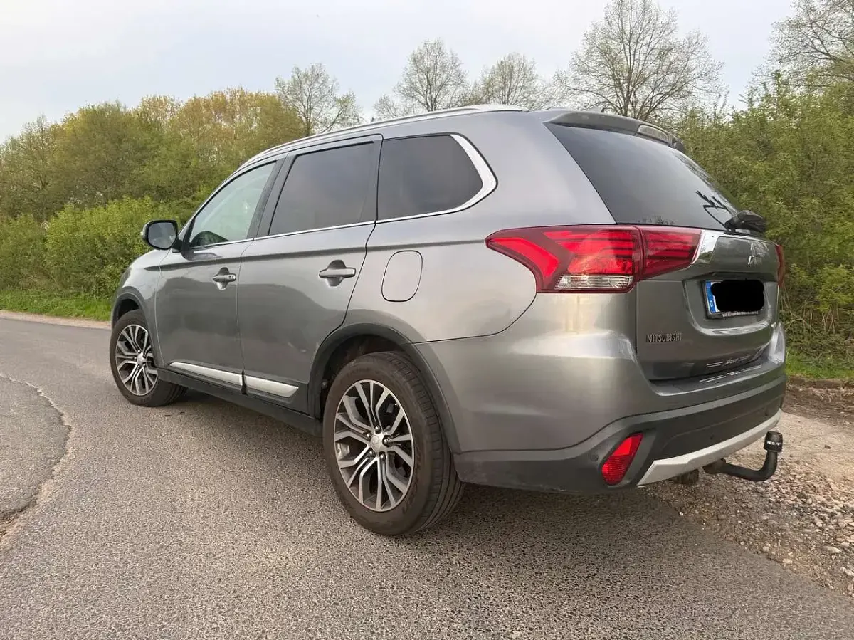 Gebraucht Mitsubishi Outlander 150 PS (110 kW) 2018 Grau SUV