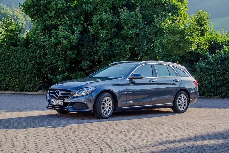 Grau Gebraucht 2016 Mercedes C200 Avantgarde Kombi | 11.500 € - Bild 1/4