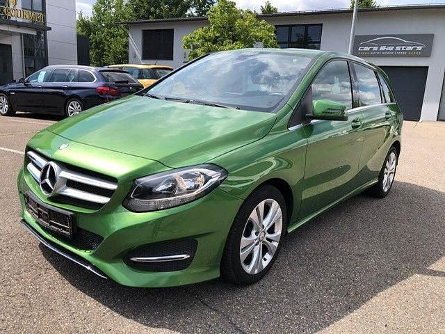Grün Gebraucht 2017 Mercedes B180 Urban Van / Kleinbus | 14.890 € (Guter Preis) - Bild 1/4