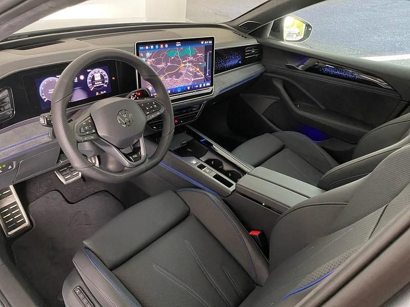 Gebraucht VW Passat R-line 265 PS (194 kW) 2026 Oyster silver metallic grenadill Kombi