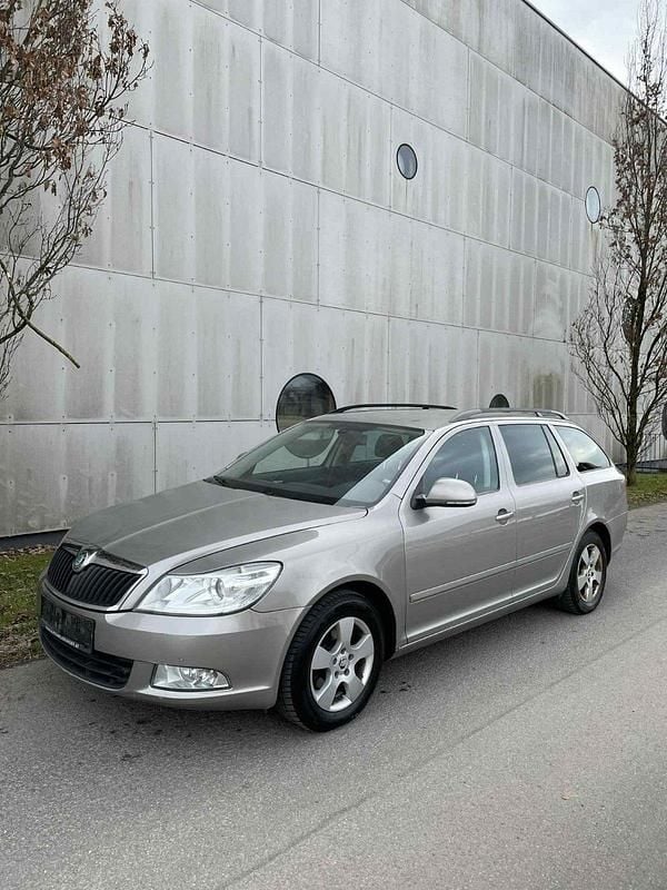 Gelb Gebraucht 2013 Skoda Octavia Kombi | 2.800 € (Guter Preis) - Bild 1/4