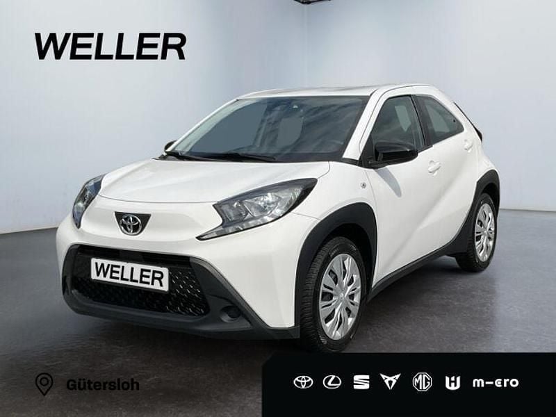 Weiss Gebraucht 2022 Toyota Aygo X-play Kleinwagen | 13.880 € (Fairer Preis) - Bild 1/3