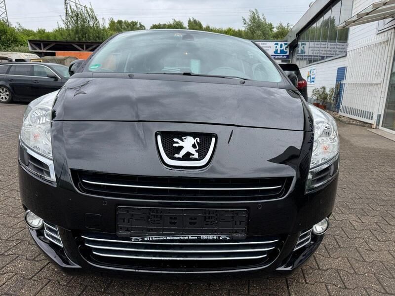 Schwarz Gebraucht 2015 Peugeot 5008 Van / Kleinbus | 6.900 € - Bild 1/4