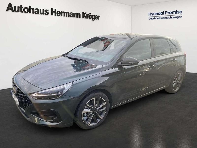 Cypress green Gebraucht 2024 Hyundai i30 Advantage Limousine | 27.990 € (Teuer) - Bild 1/4