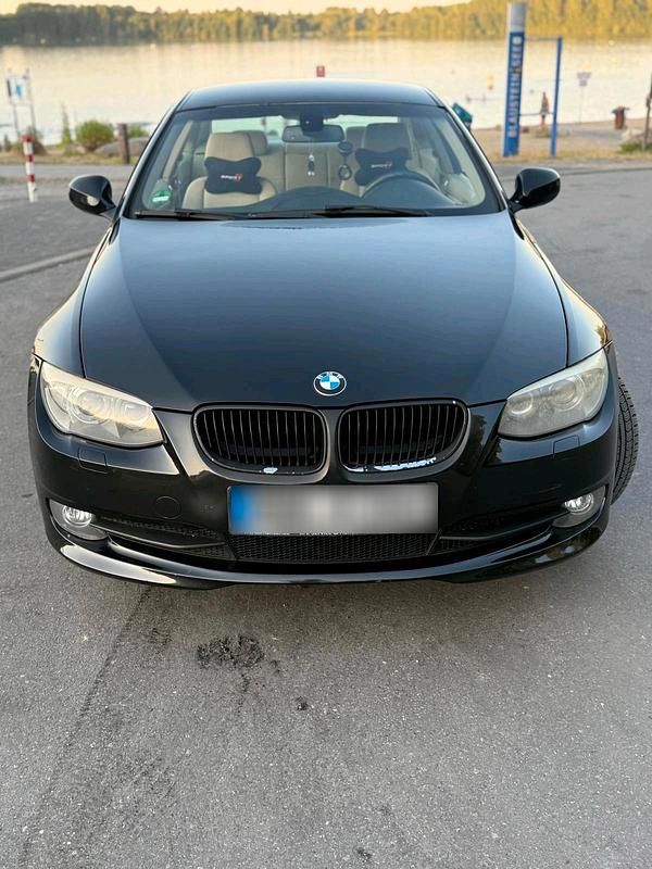 Gebraucht BMW 320 170 PS (125 kW) 2010 Schwarz Coupé