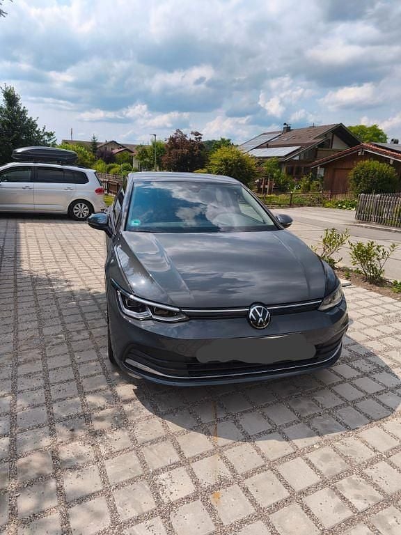 Grau Gebraucht 2023 VW Golf VIII Life Limousine | 22.800 € (Superpreis) - Bild 1/4