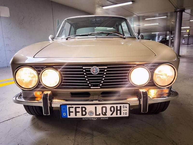 Gold Gebraucht 1973 Alfa Romeo 2000 Coupé | 42.800 € - Bild 1/4