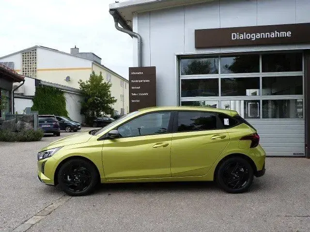 Neu Hyundai i20 Blackline 90 PS (66 kW) 2026 Gelb Kleinwagen