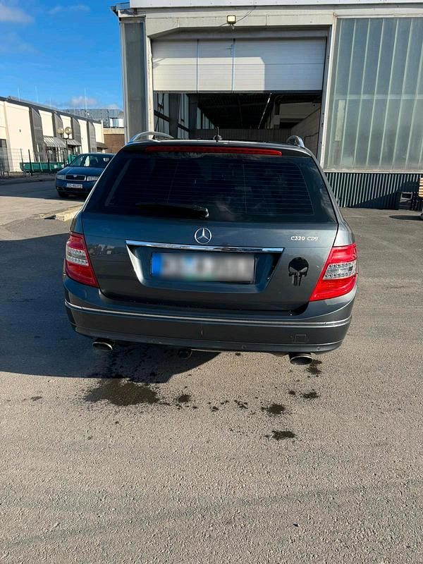 Gebraucht Mercedes C320 285 PS (209 kW) 2009 Blau Kombi