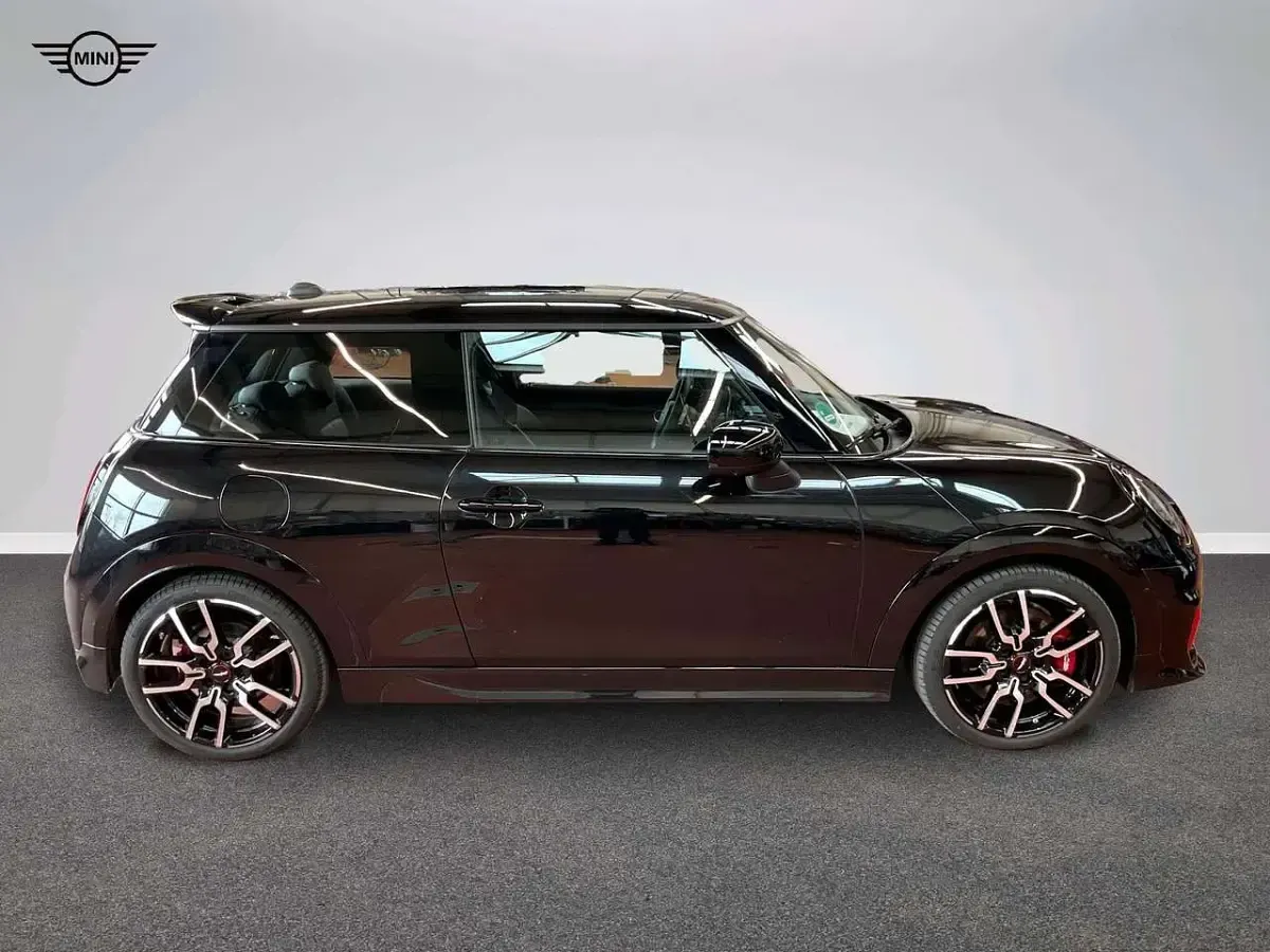 Używany Mini John Cooper Works 231 KM (169 kW) 2025 Czarny Hatchback