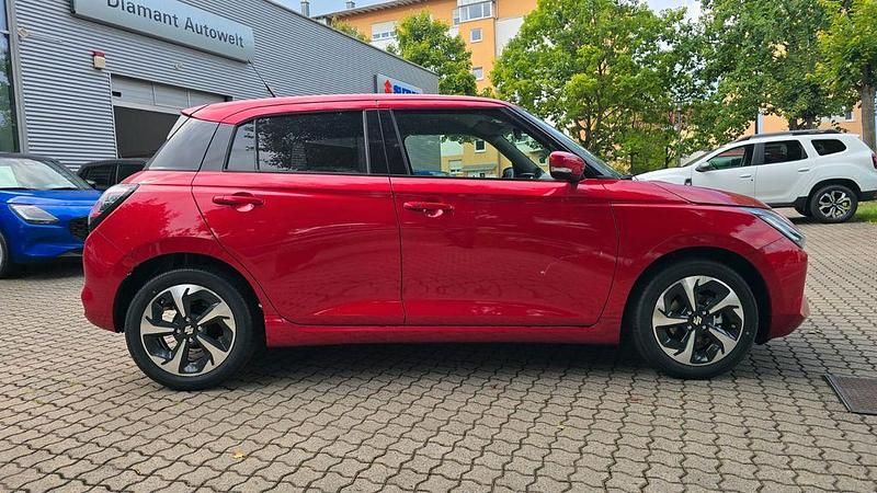 Gebraucht Suzuki Swift Comfort+ 83 PS (61 kW) 2025 Rot Kleinwagen