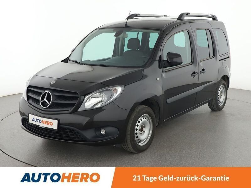 Schwarz Gebraucht 2020 Mercedes Citan 111 Van / Kleinbus | 18.500 € (Teuer) - Bild 1/3